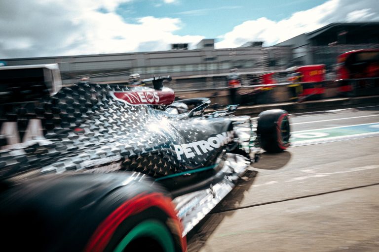 Hamiltons uzvar, Botass izstājas, Rikjardo beidzot pjedestāls sacīkstēs Vācijā