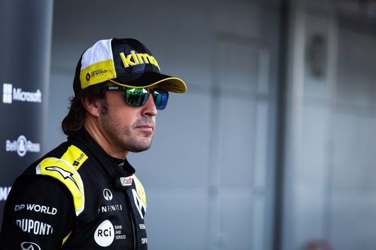 Ziņas īsumā: Alonso aizvada testus, ‘Red Bull’ izvērtē Hulkenbergu, Fetels salīdzina labākos