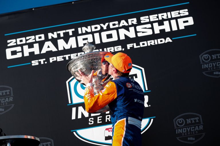 Skots Diksons sesto reizi kļūst par IndyCar čempionu