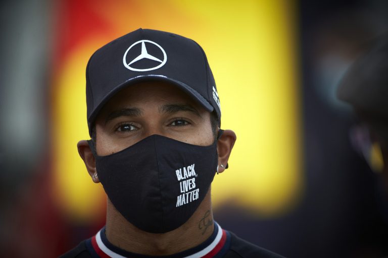Luiss Hamiltons noslēdz divu gadu līgumu ar Mercedes