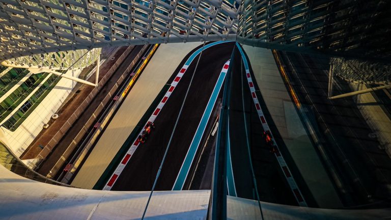 Botass ātrākais 2.treniņā Abu Dabi; Raikonenam nodeg dzinējs