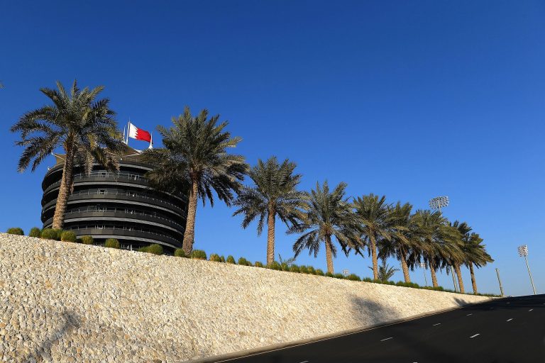 Liesmas nodzēstas, cīņas Bahreinā turpinās