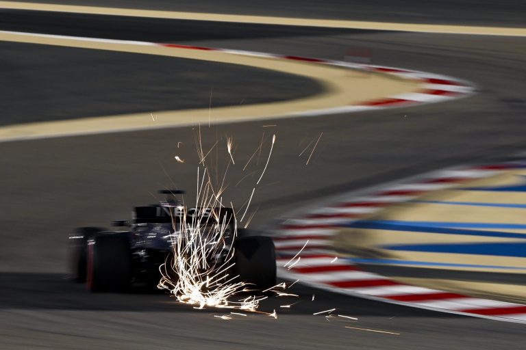 Rasels ātrākais, Botass netiek TOP3 – Sakīras GP pirmie treniņi