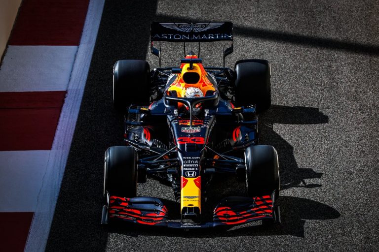 Verstapens ātrākais 1.treniņā Abu Dabi, Šūmahers ātrāks par komandas biedru