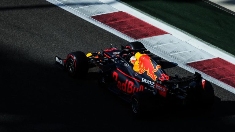 Verstapens izcīna savu sezonas pirmo ‘pole-position’