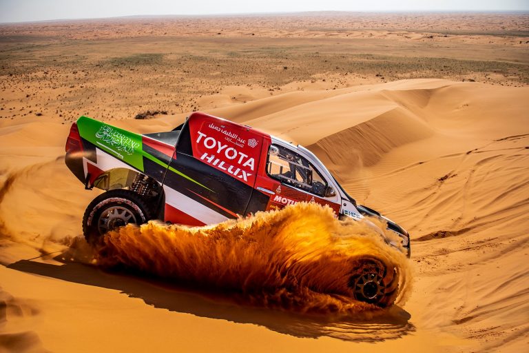 55 gadus vecais Petransels sper soli tuvāk 14. Dakaras rallijreida uzvarai