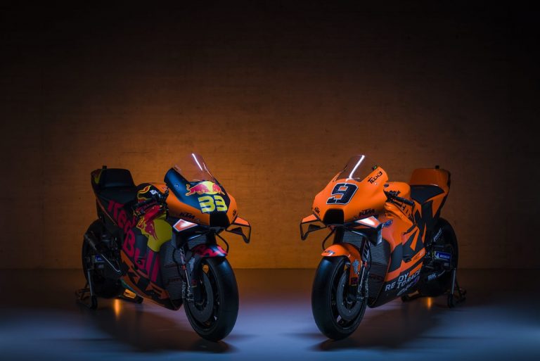 KTM parāda motociklu krāsojumu 2021.gada MotoGP sezonai [FOTO]