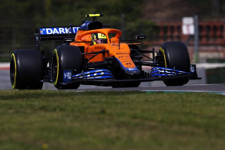 Noriss iespraucas starp Verstapenu un Hamiltonu, Latifi avarē pēdējos treniņos Imolā