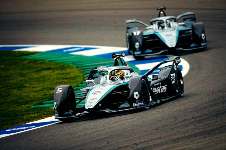 5 drošības mašīnas fāzes un visu laiku dīvainākais finišs Formula E sacīkstēs Valensijā