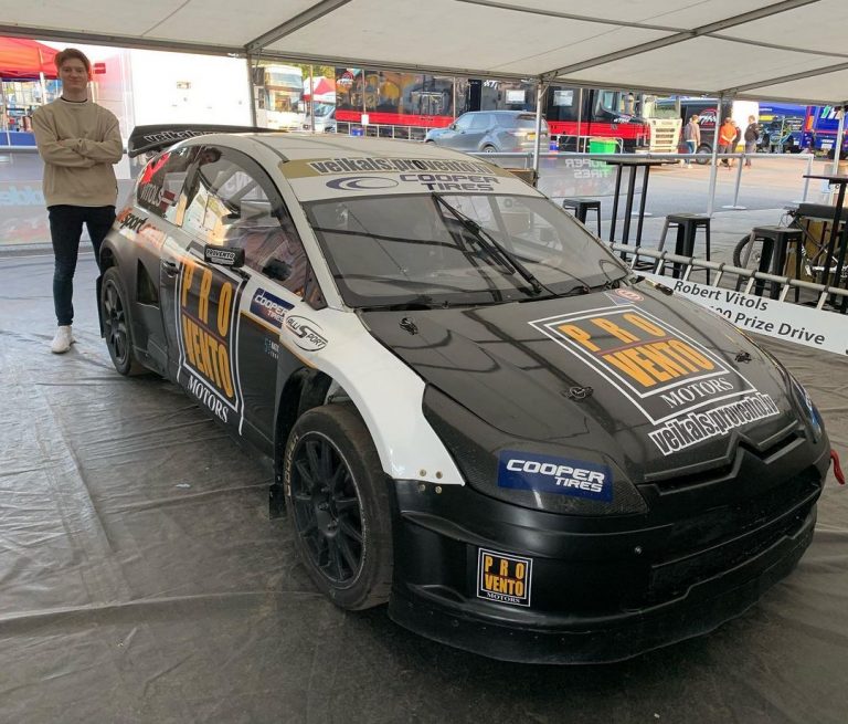 Vītols Supercar debijā izcīna uzvaru Lielbritānijas čempionāta 1. posmā (+FOTO & VIDEO)
