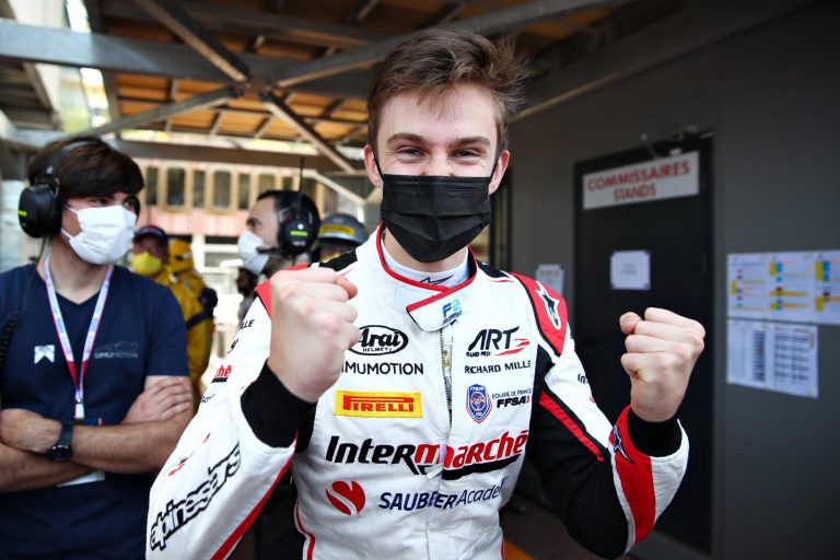 Formula 2 uzvar 17 gadus vecs braucējs, igaunis Vips tiek punktos visās 3 sacīkstēs