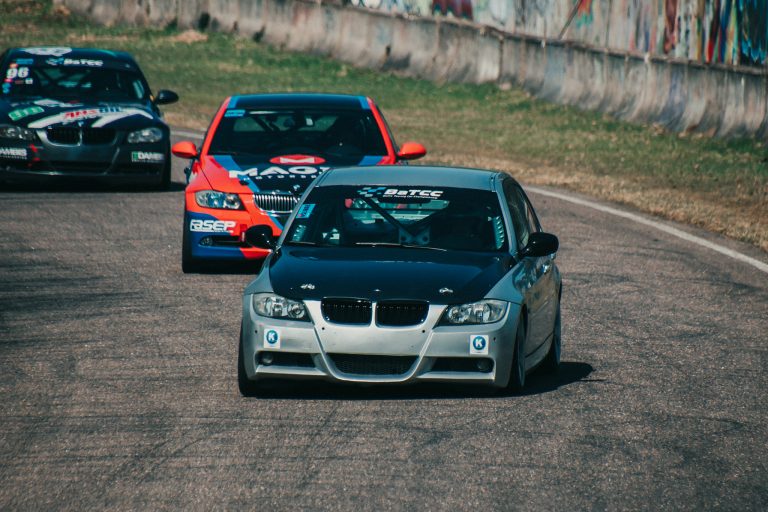 Vairāk nekā 30 dalībnieki autošosejas BMW kausa pirmajā posmā