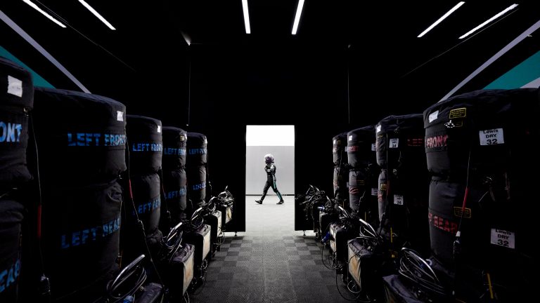 Hamiltons lūkos pārtraukt ‘Red Bull’ uzvaru gājienu Austrijā – 5 intrigas, kurām sekot Štīrijas GP