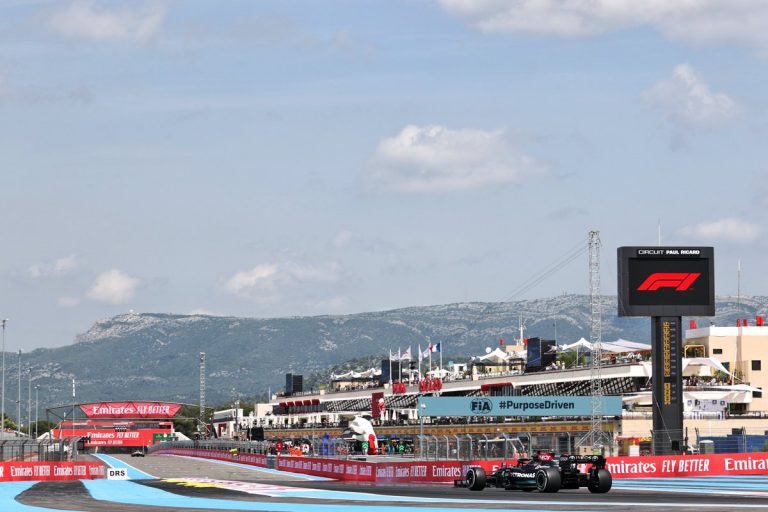 Botass pārspēj Hamiltonu un Verstapenu Francijas GP 1.treniņā