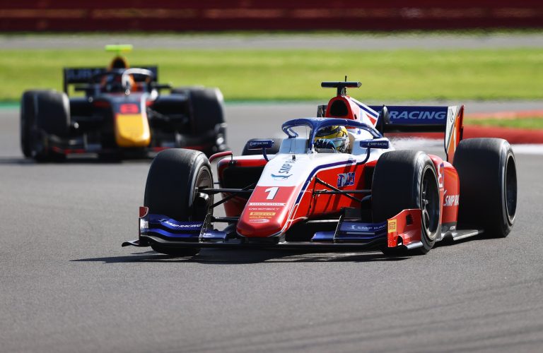 Švarcmans, Veršors un Žou tiek pie uzvarām Formula 2 sacīkstēs Silverstonā