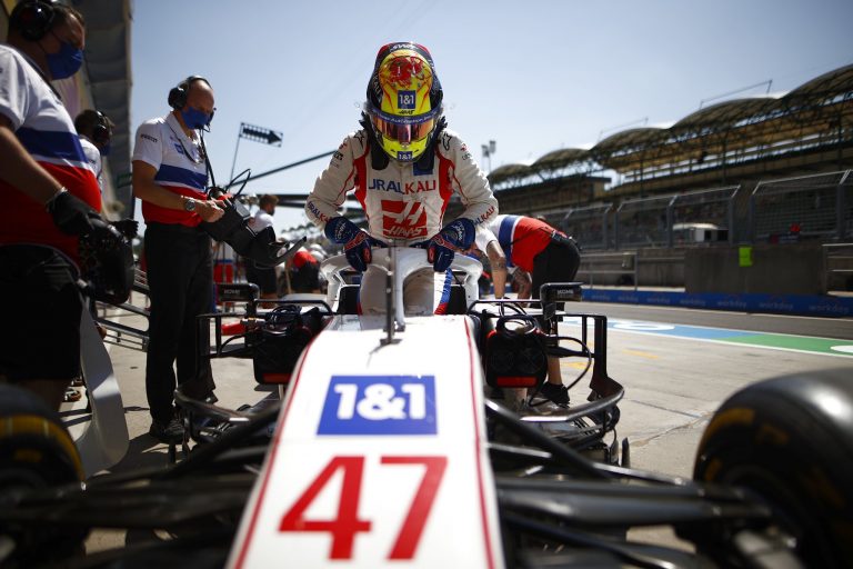 Šūmahers piedzīvo avāriju Ungārijas Grand Prix pēdējos treniņos