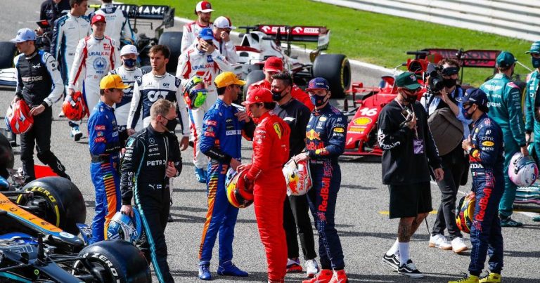 F1 pilotu alga 2021.gada sezonā – Hamiltons un Verstapens vadībā