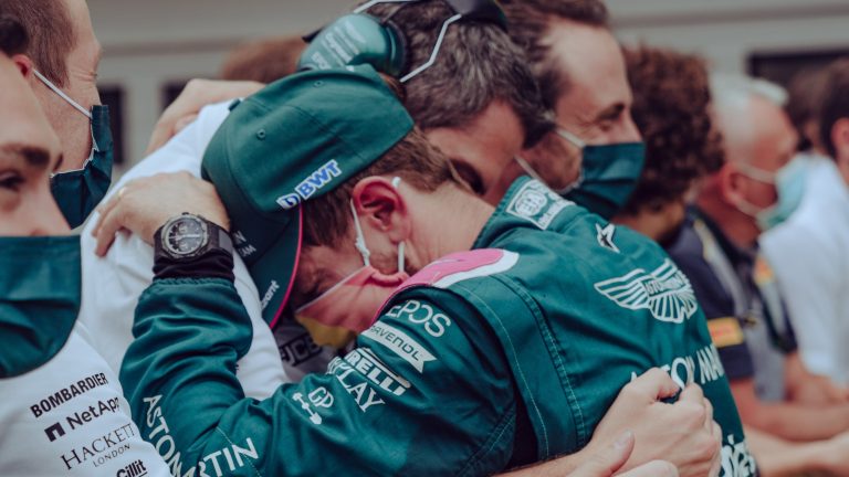 Sebastians Fetels diskvalificēts no Ungārijas GP, Hamiltons pakāpjas uz otro vietu