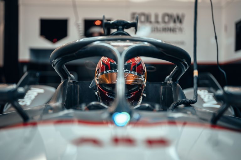 Elektroauto jaunumi: Formula E dragreiss, ‘Porsche’ sastāvu nemaina, ‘McLaren’ pievienojas ‘Top Gear’ vadītājs