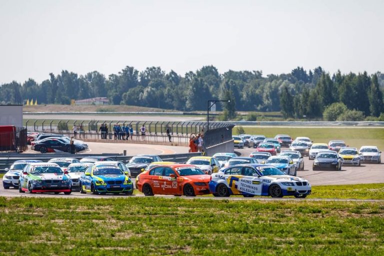Ar Baltijas ātrāko autosportistu sastāvu noslēgsies BMW kauss