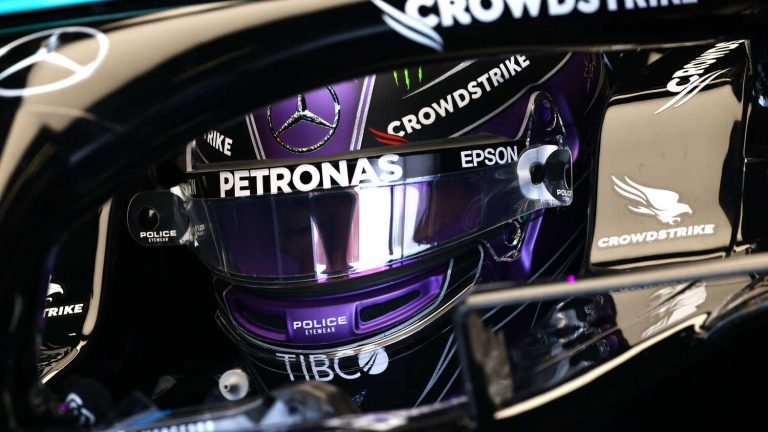 Pirmajos Nīderlandes Grand Prix treniņos ātrākie Hamiltons ar Verstapenu, ‘Aston Martin’ dzinēju problēmas