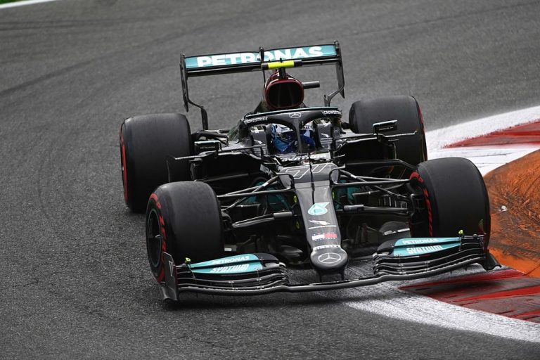 Itālijas Grand Prix sprinta sacīkstē uzvar Botass