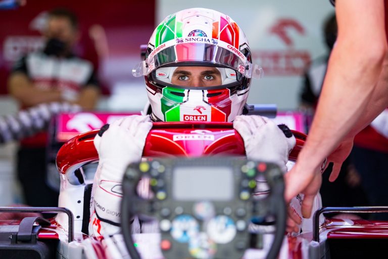 Intrigas ap vietu ‘Alfa Romeo’ – Žou vēlas 3 gadus, Vasūrs raugās uz Piastri, Džiovinaci nemeklē alternatīvas