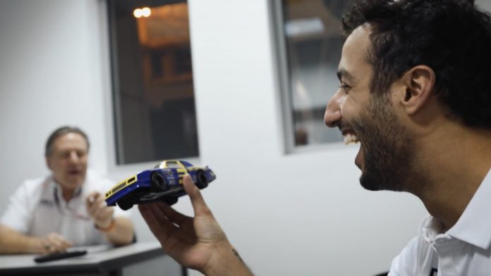 Rikjardo spēļu mašīnīti nomainīs pret Ernharda 1984. gada NASCAR spēkratu