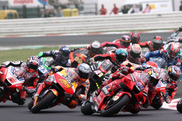 Bagnaias kritiens nodrošina Kvartararo pirmo MotoGP čempiona titulu