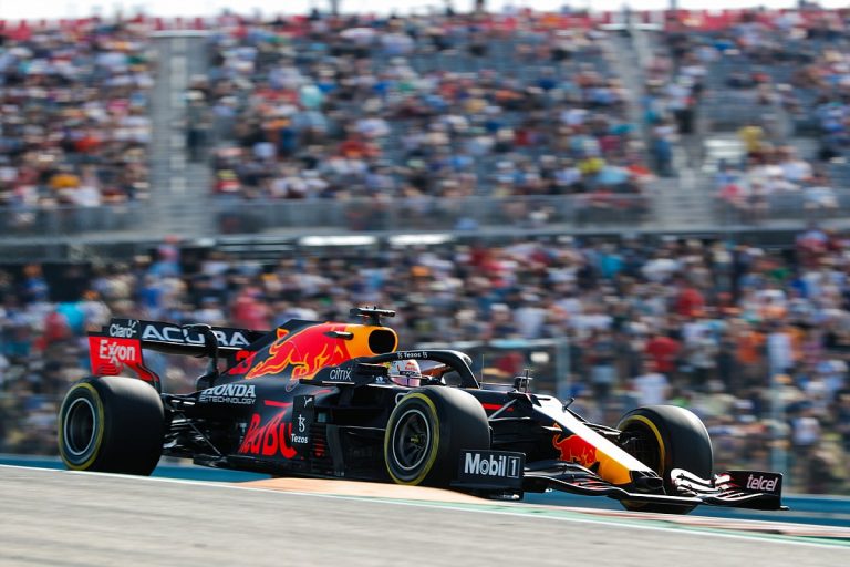 Verstapens izcīna ASV Grand Prix uzvaru un nosargā čempionāta vadību