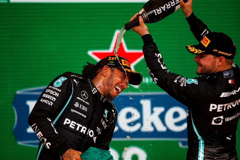 Hamiltons Brazīlijā sasniedzis simbolisku robežu