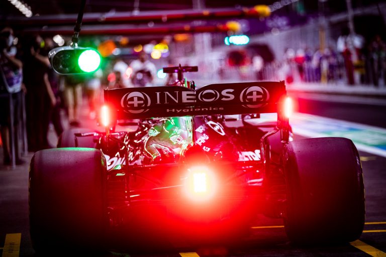 Hamiltons gandrīz saķeras ar Gazlī un Mazepinu F1 treniņos Džidā