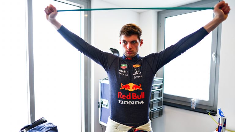 Priekšrocības Verstapenam – pēdējā kvalifikācijā Makss pieveic Luisu