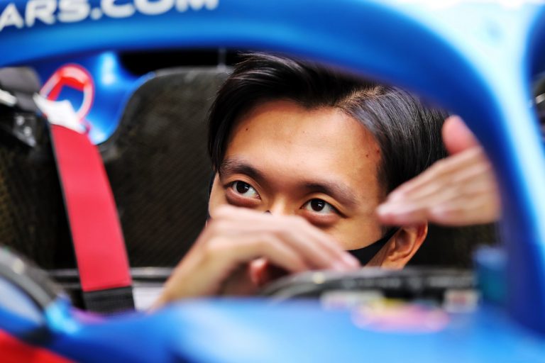 Iepazīsti F1 braucējus – Guanju Žou