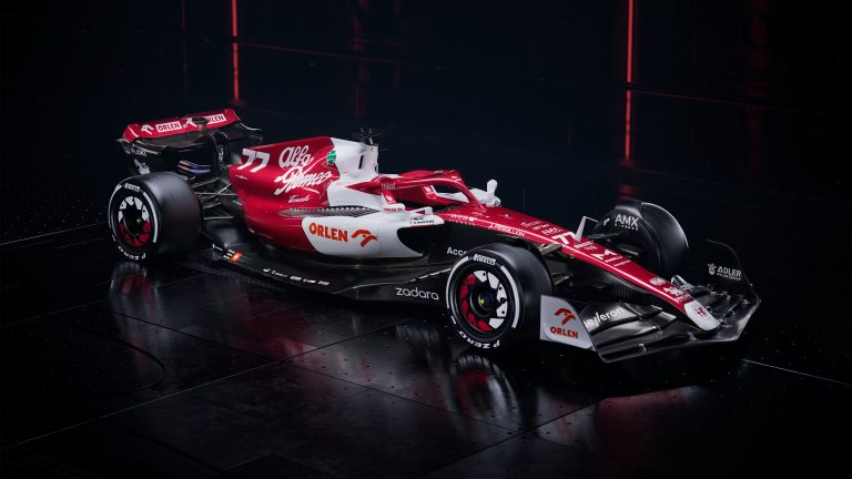 Alfa Romeo pēdējā no komandām prezentē jauno F1 auto