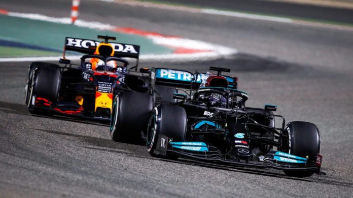 Max-Verstappen-follows-Lewis-Hamilton-in-the-2021-Bahrain-Grand-Prix-1-1024x576