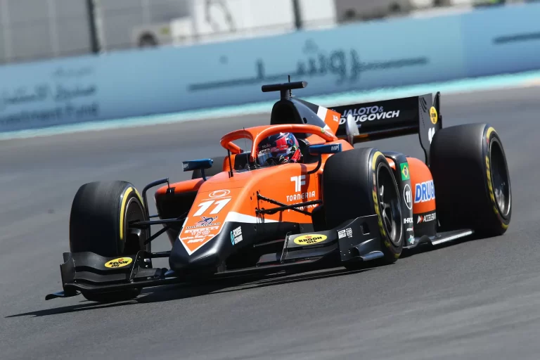 Formula 2 posmā Džidas trasē uzvar Lavsons un Drugovičs