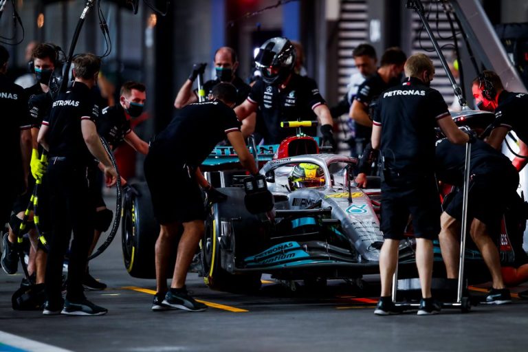 Hamiltons: “Esam tikpat lēni kā pirmajā posmā”