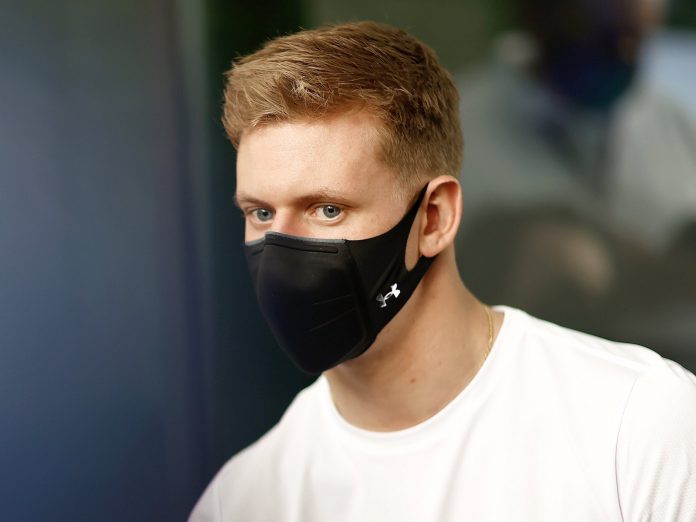 Miks Šūmahers nepiedalīsies Saūda Arābijas GP