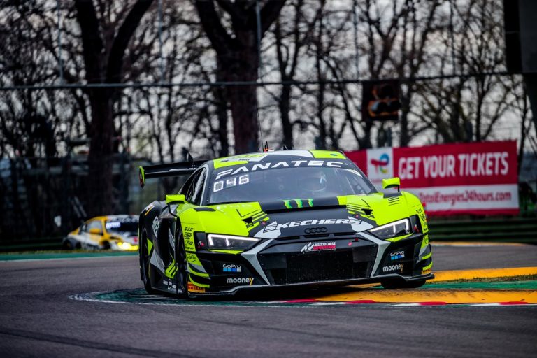 Valentino Rosi debijas sacīkstēs pieļauj rupju kļūdu pitstopā