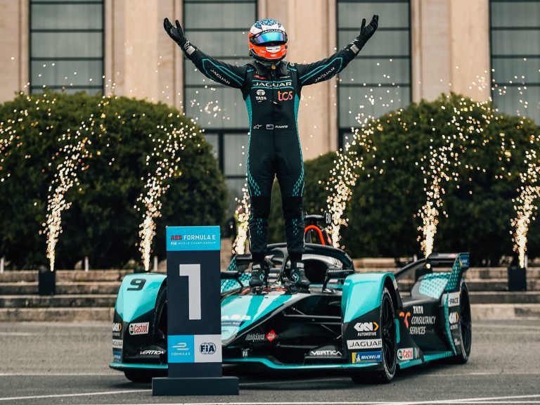 Evansam divas satriecošas uzvaras divās dienās Formula E sacīkstēs Romā