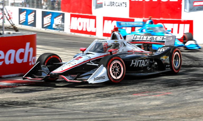 Ņūgārdens aizstāvas no Grožāna un uzvar IndyCar posmā Longbīčā