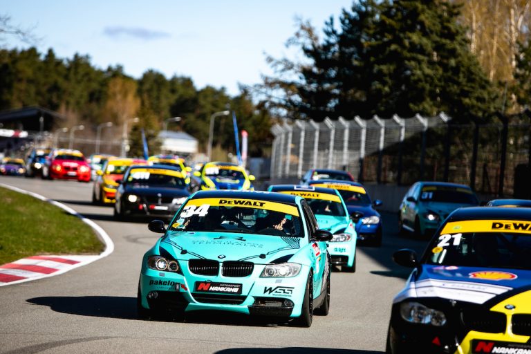 DeWALT autošosejas sacensības noslēdzas jaunu Biķernieku trases rekordu