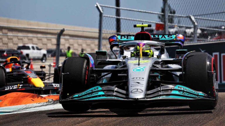 Hamiltons iesaka likvidēt vienu no jaunās Maiami F1 trases līkumiem