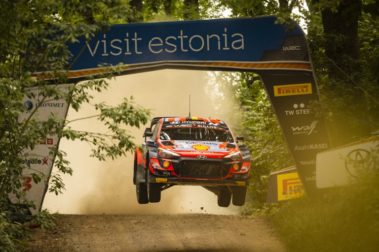 Urmo Āva: “Rally Estonia laikā mašīnas leks 200 – 300 reižu” – saruna ar Igaunijas WRC posma organizētāju