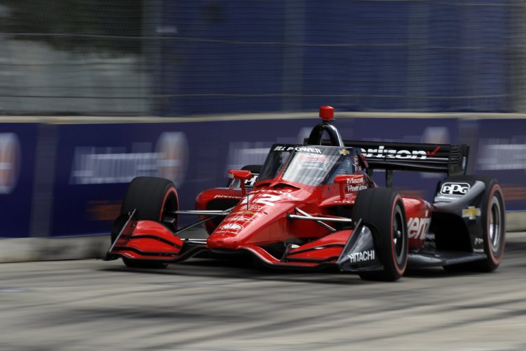 Pauvers noturas priekšā Rosi un triumfē IndyCar sacīkstēs Detroitā