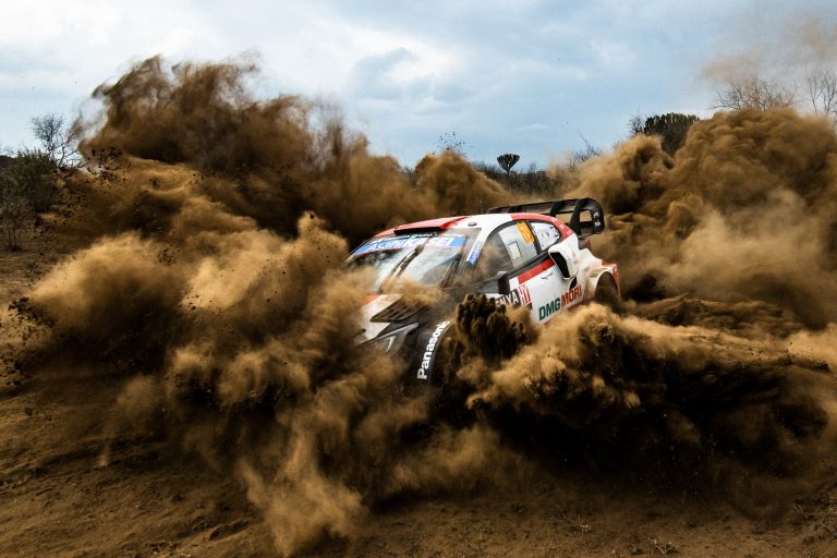 ‘Toyota’ neatstāj cerības konkurentiem Safari rallijā