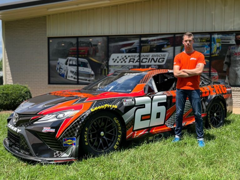 Bijušais F1 braucējs Kvjats piedalīsies NASCAR čempionātā