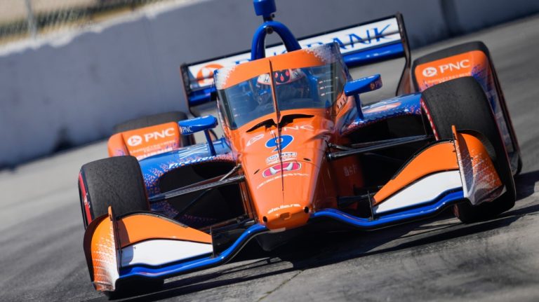 Diksons izcīna 52. uzvaru un panāk leģendāro Mario Andreti