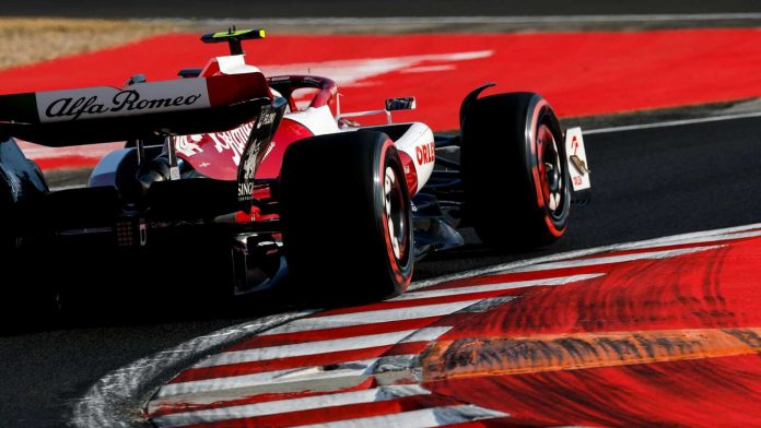 zhou-guanyu-at-hungarian-gp-2022